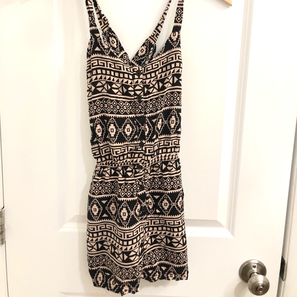 Romper - Picture 2 of 4